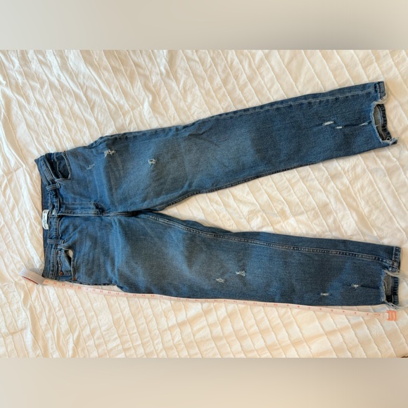 A&F The Skinny Highrise split hem jean. Size 29/8R - Picture 4 of 5